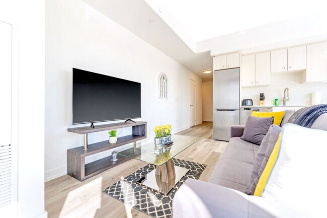 Photo - 639 King St W Unit SI FL17-ID1523778P