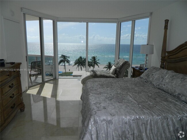 Building Photo - 17555 Collins Ave Unit 703 Rental