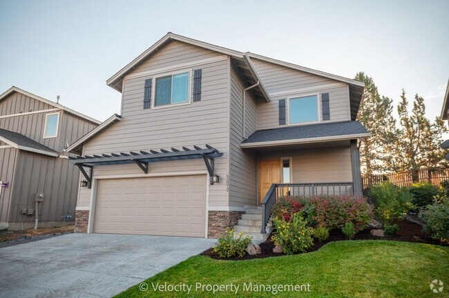 Building Photo - Modern Home in NE Bend with Private Fenced...