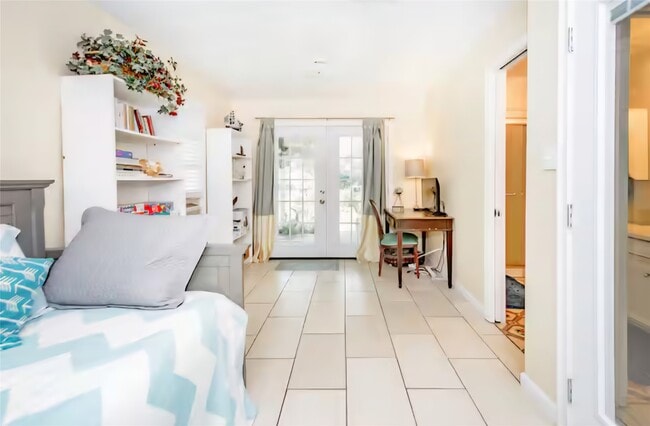 Photo - 4910 Charles St