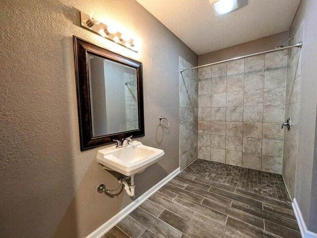 Photo - 1319 B Ave W