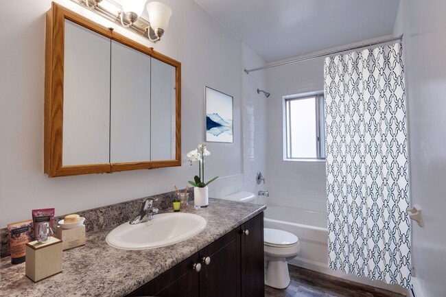 Photo - 485 Parkside Dr