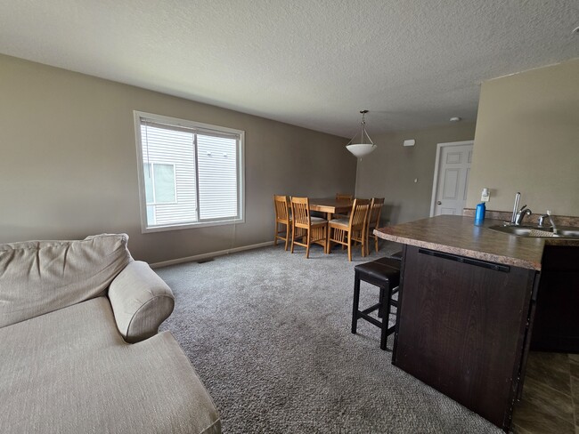 3825 Marigold Dr