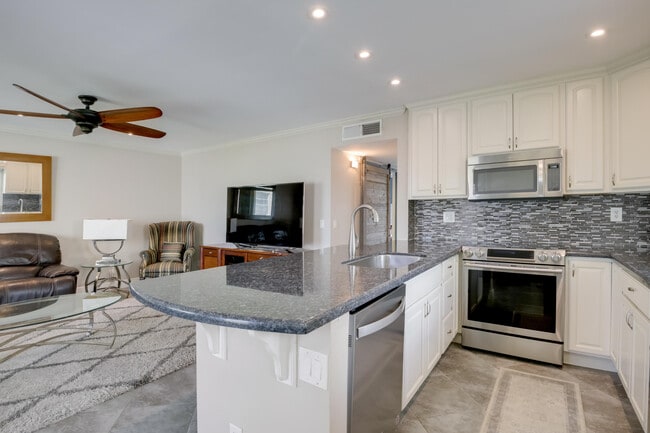 Photo - 510 Flanders K