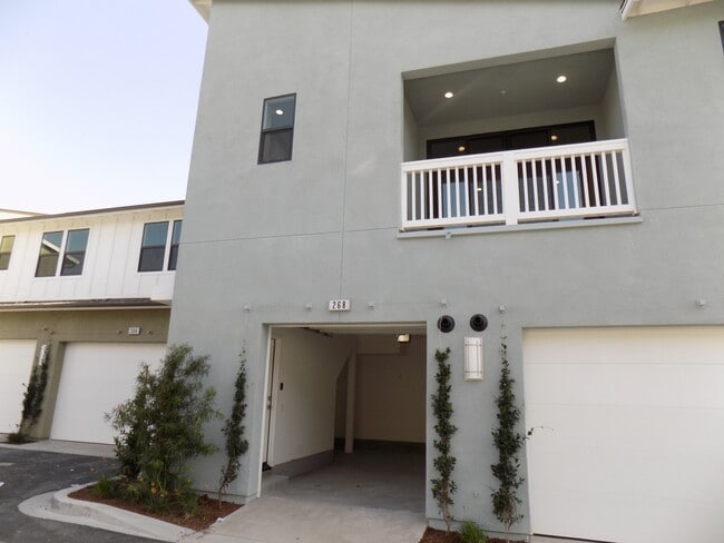 Building Photo - Beautiful 1 Bedroom 1 Bath Condo in Ranch ...