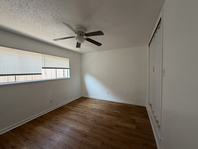 Photo - 2910 Lourdes St