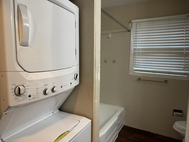 "Charming 2-Bedroom Duplex Retreat in Lubbock – Spacious 997 Sq Ft Gem!"