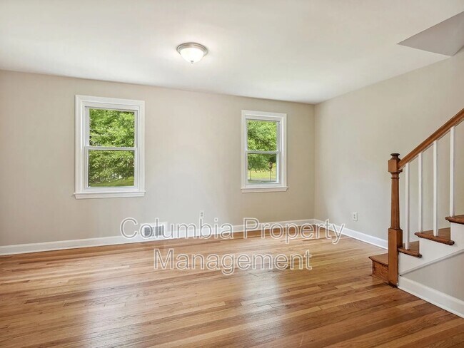 Photo - 5053 11th St NE