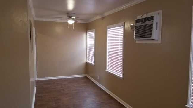 Dining room - 2018 W 35th St Unit Via Monty