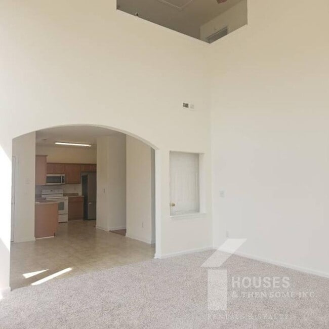 Photo - 213 Worcester Ln