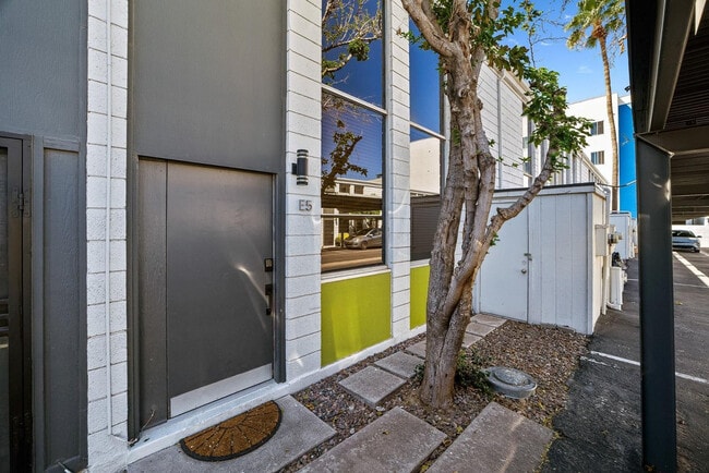 Photo - 385 W Pierson St Unidad E5