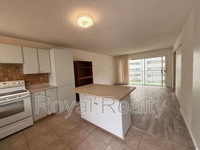 Building Photo - 1099 Green St Unit Apt 309