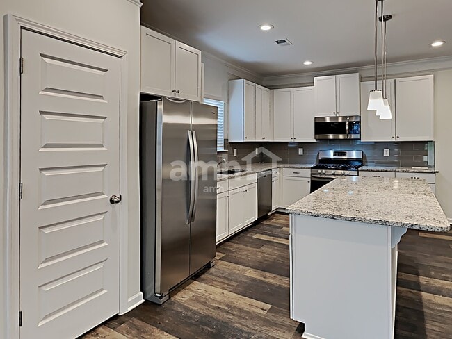 Photo - 260 Deodar Ln