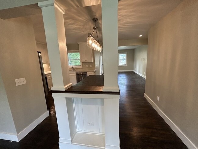 Photo - 1931 Stevens Dr NE