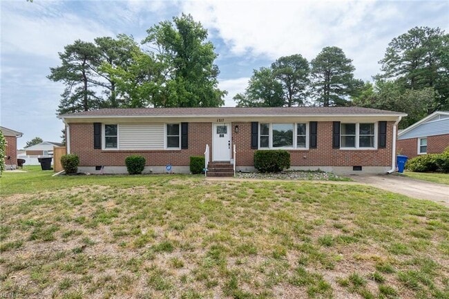 Building Photo - 1217 Lakeview Dr