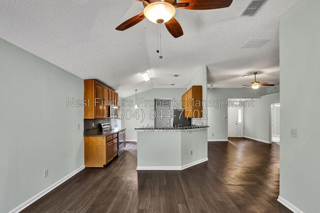 9245 Hawks Run Ln