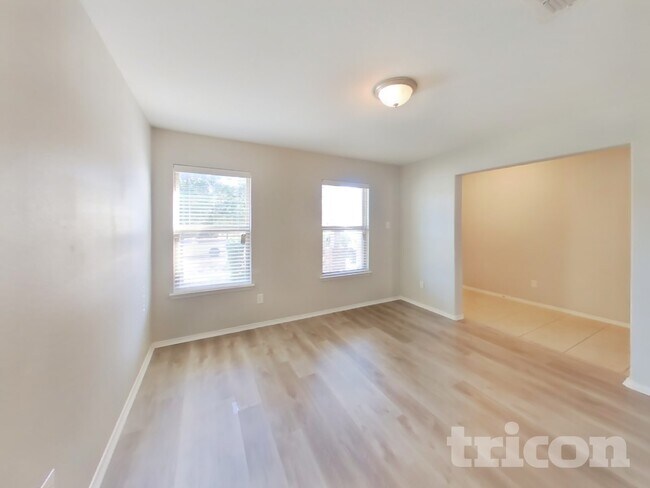 Photo - 528 Shell St