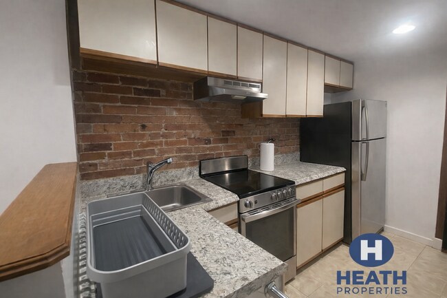 Building Photo - 210 Hemenway St Unit 2