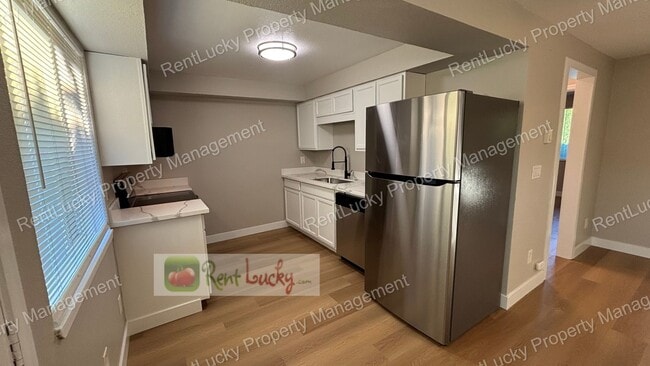 Building Photo - 218 3rd Ave SW Unit 3