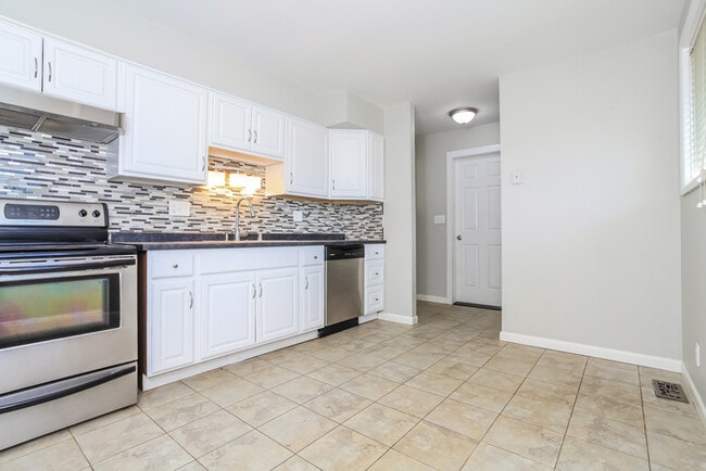 Photo - 800 Kenmar Dr