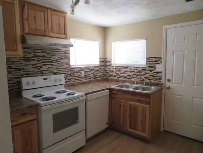 Building Photo - 726 E Fountain Blvd Rental