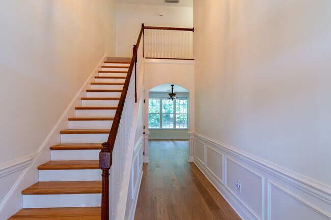 Photo - 2053 Dundee Way