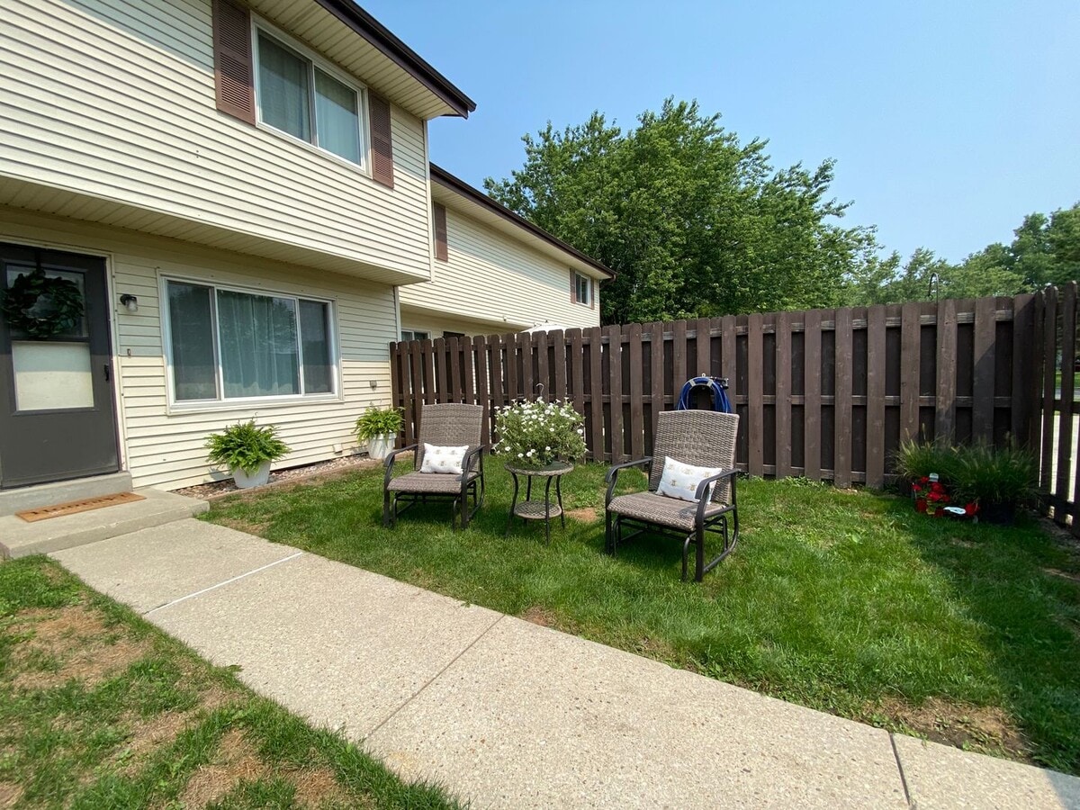 Photo - W164N11511-N11511 Squire Ct