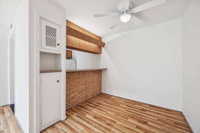 Photo - 3703 Roseland St Unidad 10