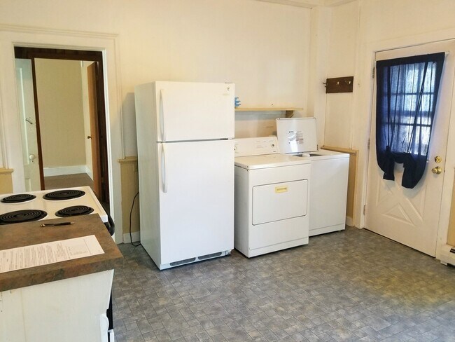 109 Oak St Unit 3