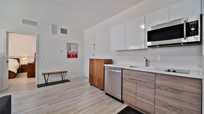 Photo - 1560 Meridian Ave Unidad 202
