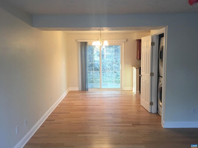 Photo - 121 Longwood Dr