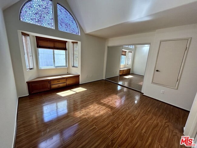Photo - 5145 Yarmouth Ave Unidad 25