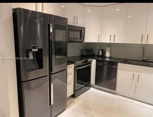 Photo - 2301 Collins Ave
