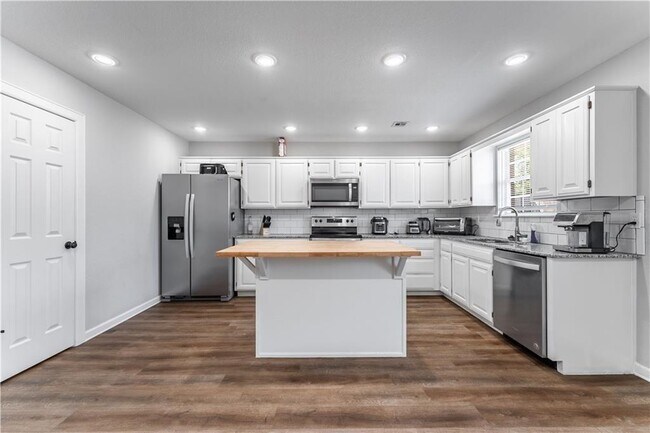 Photo - 707 E Kara Ln