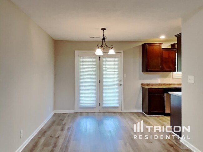 Photo - 2945 Lily Way