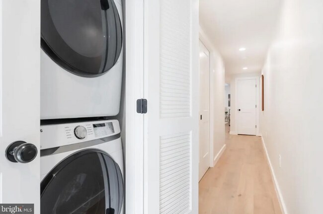 Photo - 1948 3rd St NE