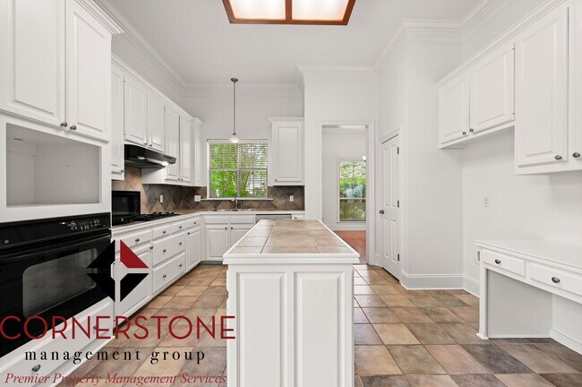 Photo - 4 BEDROOM UPGRADED OASIS!