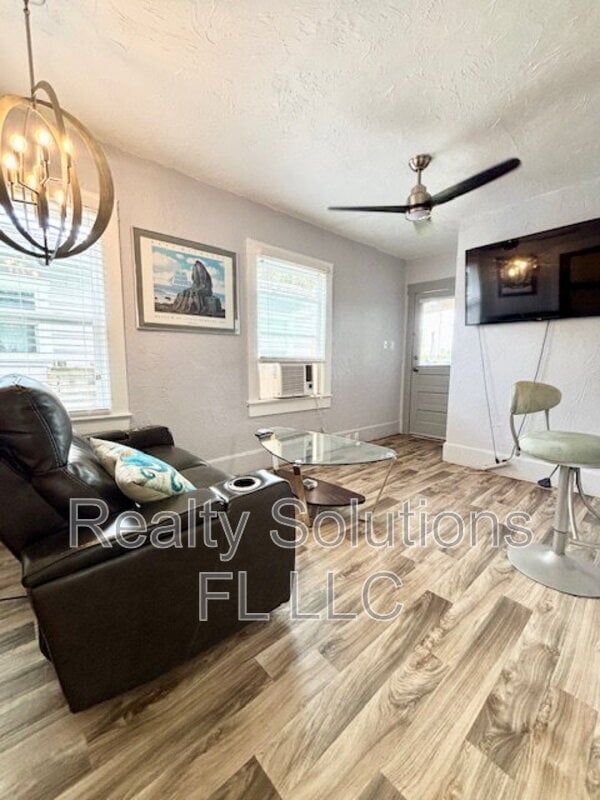 Photo - 418 Daytona St