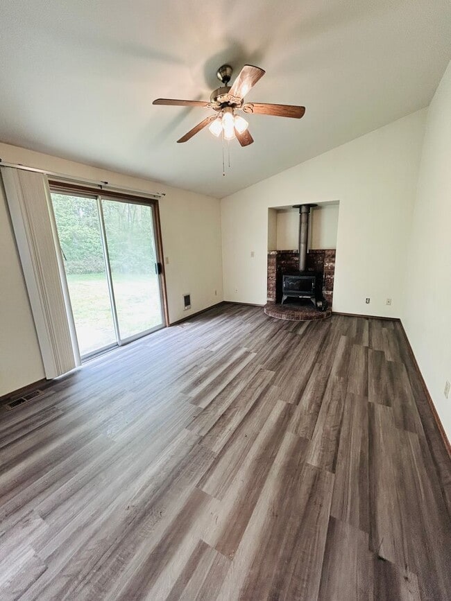 Photo - ***PENDING APPLICATION***Lovely Home Minutes away from West Beach