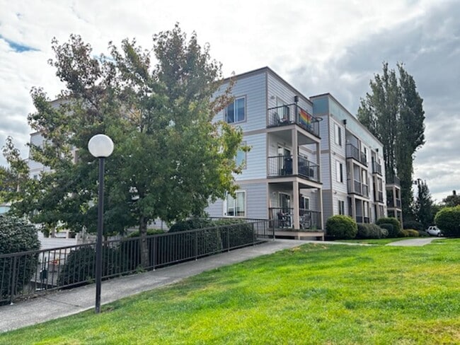 Building Photo - Your Home is Waiting! Unit 04-208