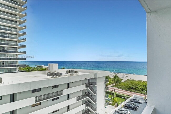 Building Photo - 5825 Collins Ave Unit 7D Rental