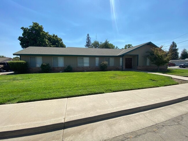 Photo - Charming Home for rent in Exeter, Ca