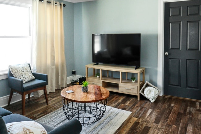 livingroom - 4034 Bailey Ave Unit Upper