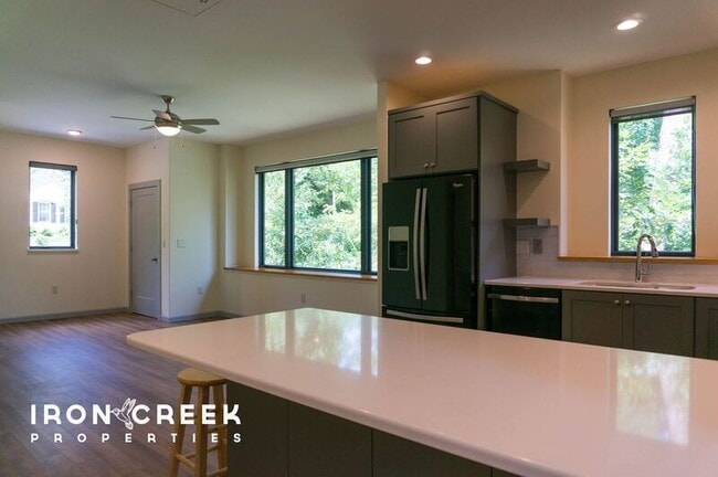 Photo - 11 Hilltopia Rd