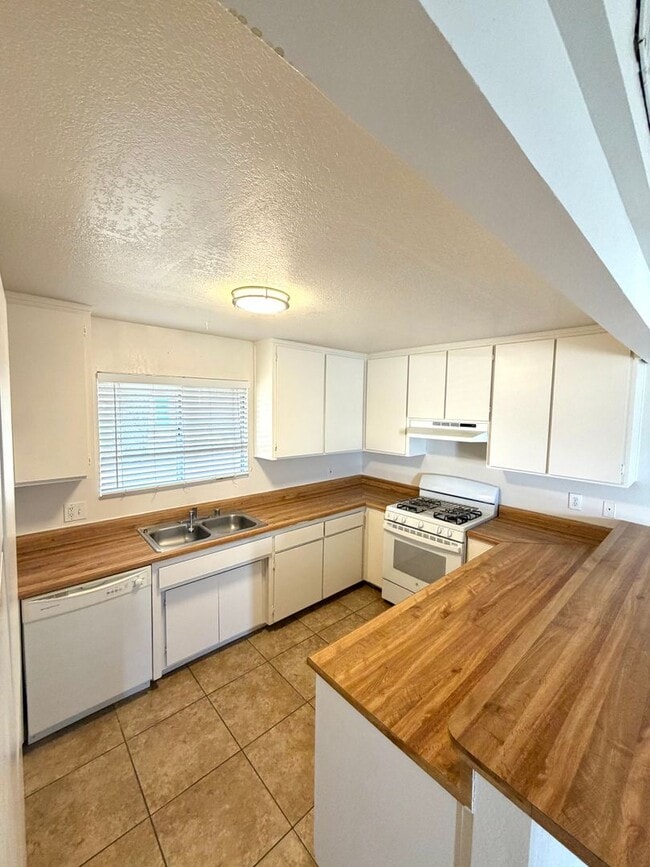 Photo - 2 Bedroom, 2 Bathroom with a Garage and Carport