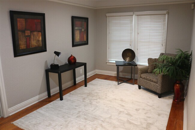 Photo - 2215 Hermann Dr