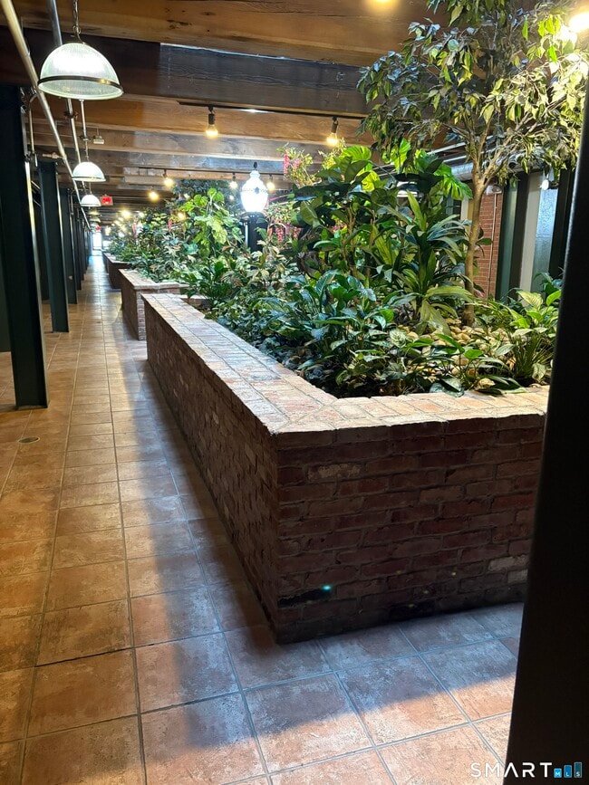 Photo - 145 Canal St E