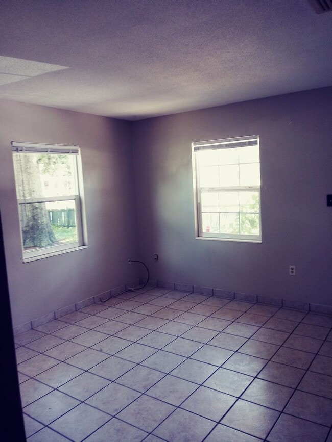 Building Photo - Floyd Properties FL, Inc. Unit 1