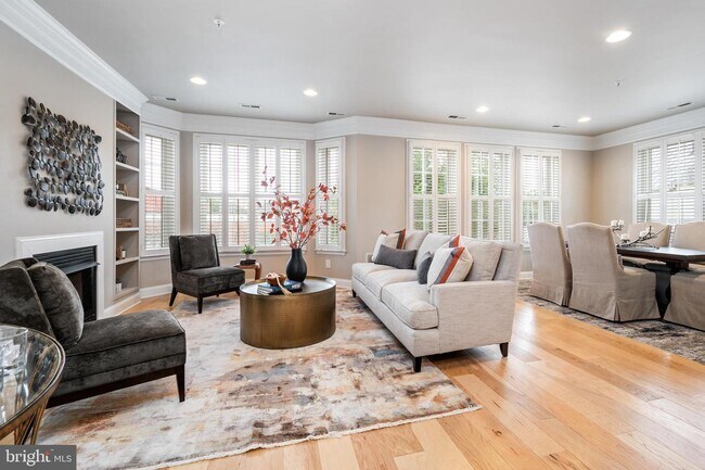 Photo - 828 Slaters Ln Unit 203