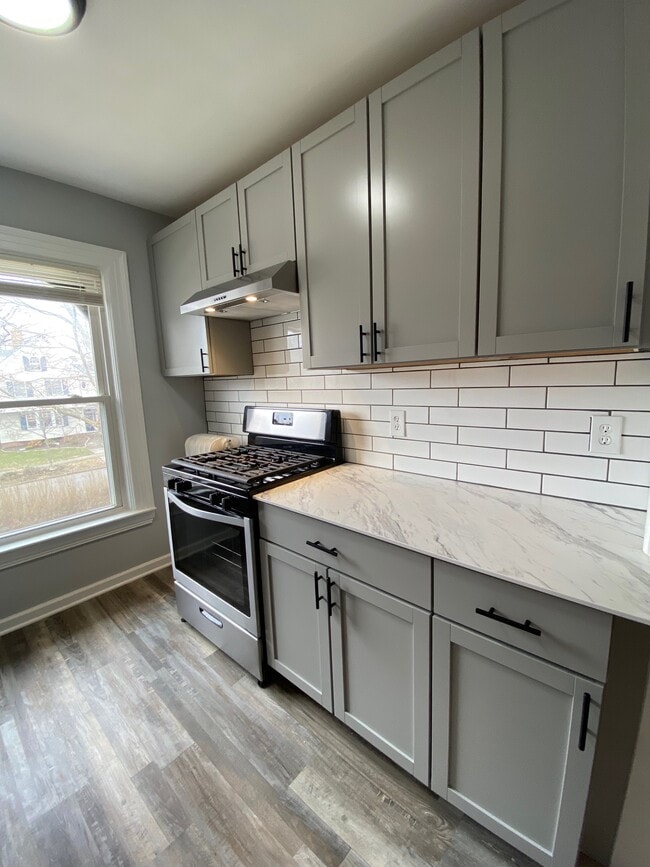 Photo - 302 Barrington St Unit 2